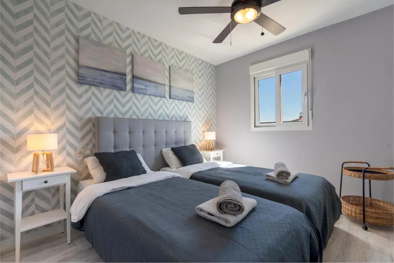 Lets In The Sun Sea View Apartment Calabella 卡拉德米哈斯